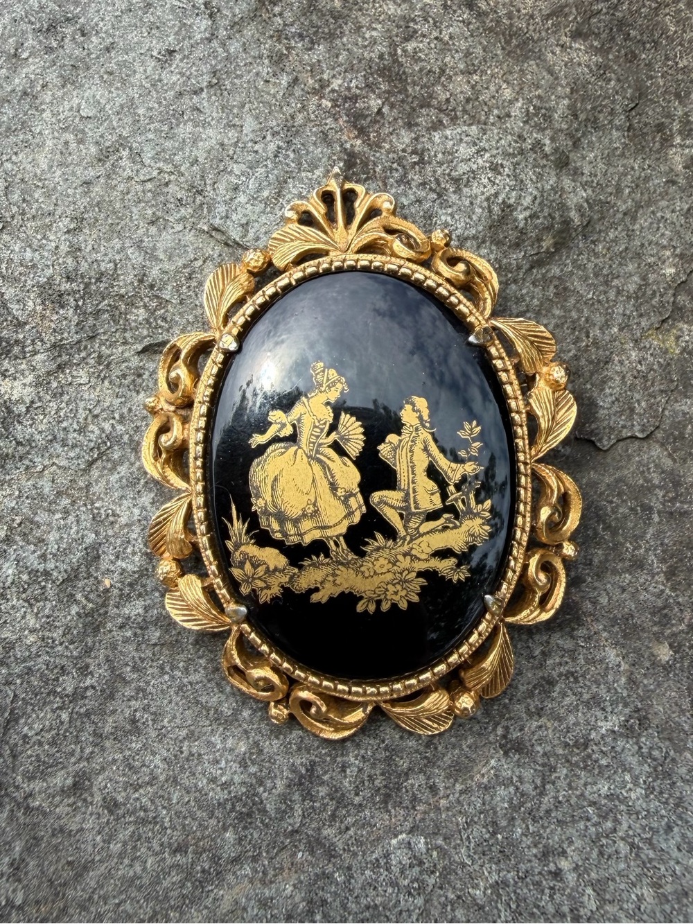 Vintage Florenza Courting Scene Cameo Gold Black Brooch Pin